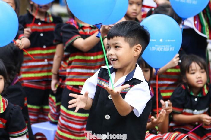 Đây là điểm dừng chân đầu tiên ở khu vực miền Trung của chuỗi School Tour 2026 trong khuôn khổ chương trình Chia sẻ cùng thầy cô do Trung ương Hội Liên hiệp Thanh niên Việt Nam cùng Bộ Giáo dục và Đào tạo, Tập đoàn Thiên Long tổ chức. Sau Đà Nẵng, hành trình sẽ tiếp tục dừng chân tại các tỉnh Quảng Ngãi, Gia Lai, Đắk Lắk và Lâm Đồng.