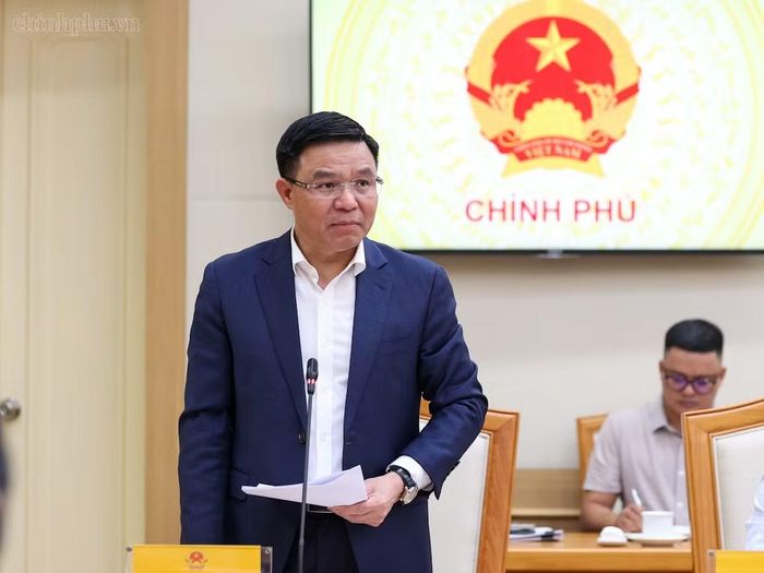 Bộ trưởng Bộ Công Thương Lê Mạnh Hùng báo cáo tại cuộc họp. Ảnh: Nhật Bắc.