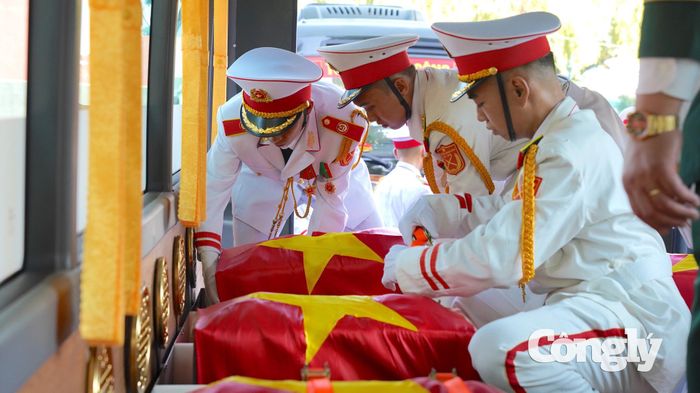 Lộ trình đoàn xe: Trường Sơn – Cách Mạng Tháng Tám – vòng xoay Dân Chủ – Cách Mạng Tháng Tám – Điện Biên Phủ – cầu Sài Gòn – Võ Nguyên Giáp – Xa lộ Hà Nội – Nghĩa trang Liệt sĩ TP.HCM.