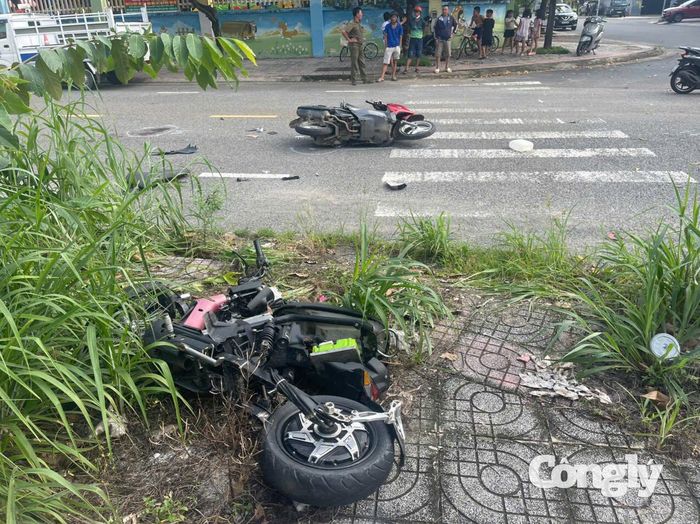 Hiện trường một vụ tai nạn giữa xe mô tô và xe điện.