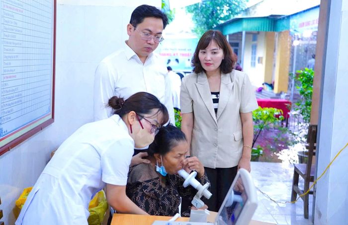 Những buổi khám miễn phí giúp người cao tuổi có thêm cơ hội phát hiện sớm và phòng ngừa các bệnh lý hô hấp.