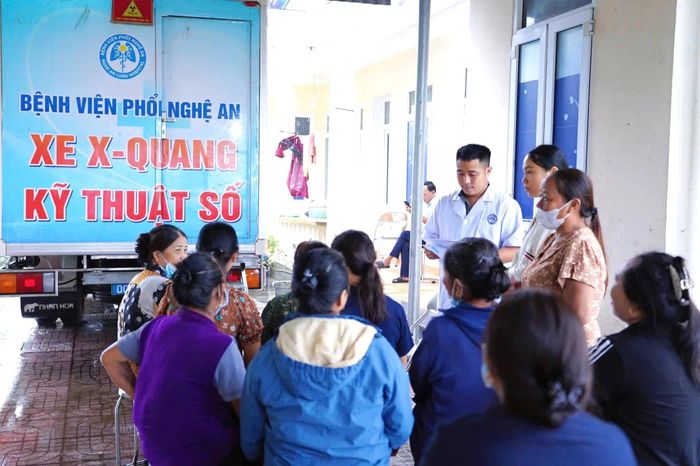 Hệ thống chụp X-quang lưu động ứng dụng trí tuệ nhân tạo hỗ trợ phát hiện sớm những bất thường ở phổi.