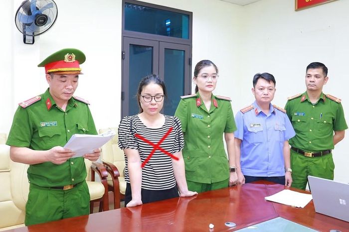Cơ quan công an thi hành các quyết định tố tụng đối với Đặng Thị Lý. Ảnh: CACC