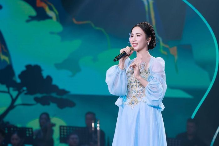Hoàng Thu Hà thử sức bản thân với ca khúc 'Cũng một con đò' của cố nhạc sĩ Phó Đức Phương.