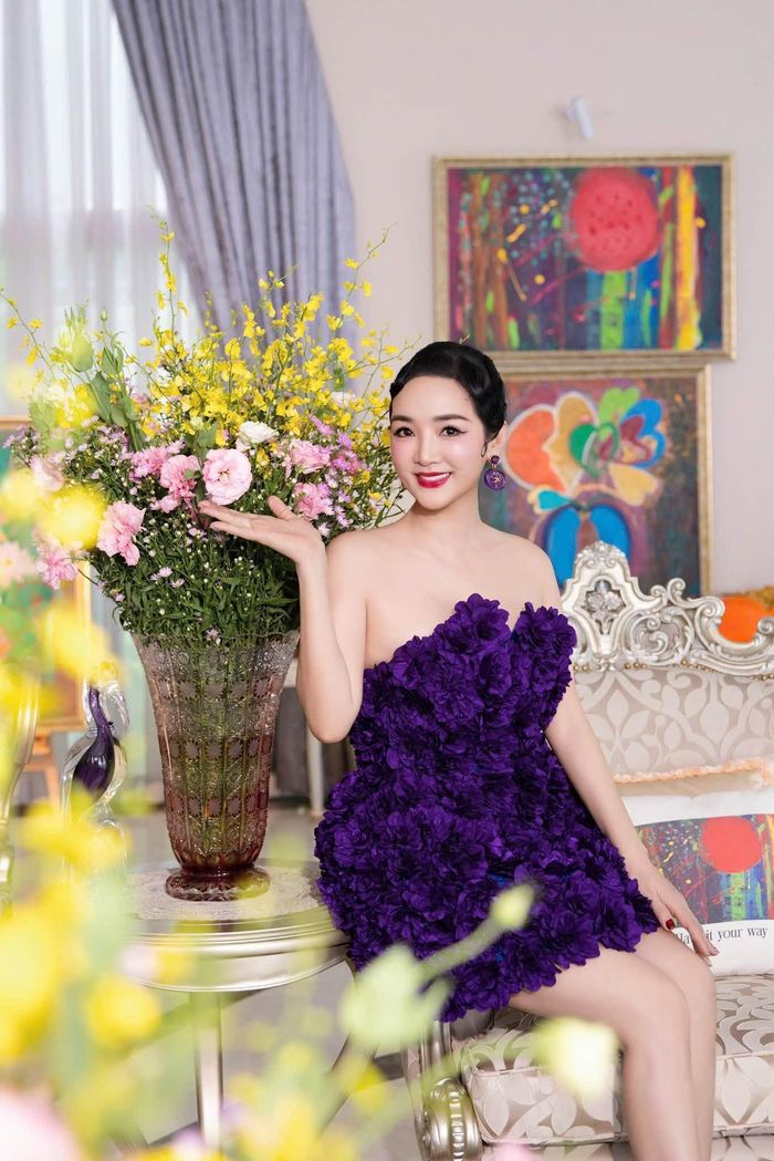 Hoa hậu Giáng My gợi cảm, quý phái.