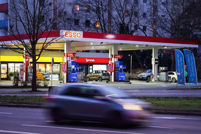 Một trạm xăng ở thủ đô Berlin, Đức. Ảnh: Xinhua