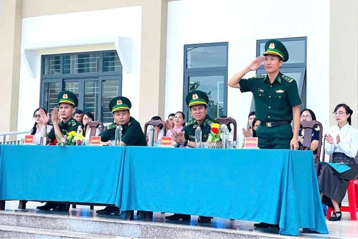 Lực lượng Bộ đội Biên phòng tham gia "Tiết học biên cương". Ảnh: TVL