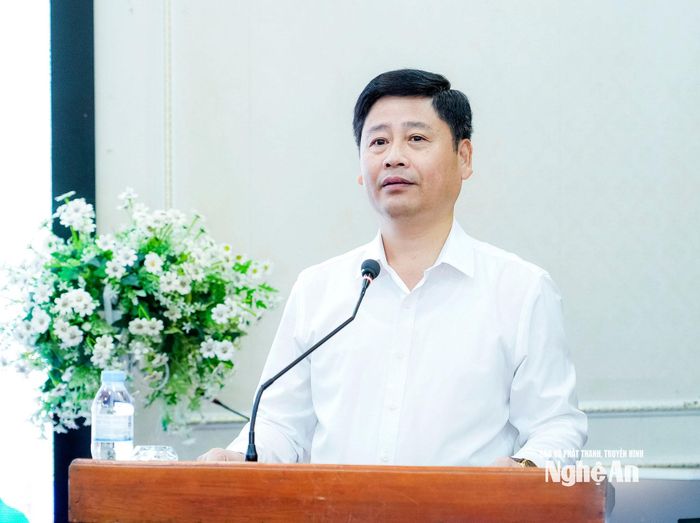 Giám đốc Báo và phát thanh, truyền hình Nghệ An, Chủ tịch Hội Nhà báo tỉnh Trần Minh Ngọc phát biểu khai giảng khóa bồi dưỡng. Ảnh: Phạm Bằng