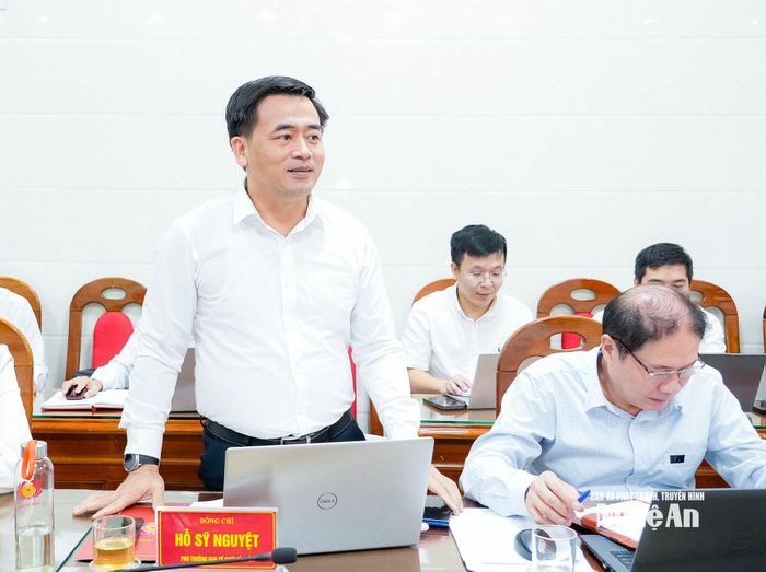 Đồng chí Hồ Sỹ Nguyệt - Phó Trưởng ban Tổ chức Tỉnh ủy phát biểu tại buổi làm việc. Ảnh: Phạm Bằng