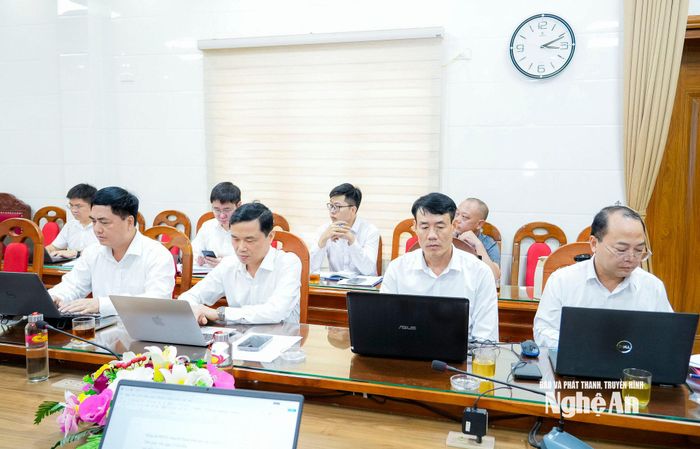 Lãnh đạo các phòng chuyên môn Ban Tổ chức Tỉnh ủy dự buổi làm việc. Ảnh: Phạm Bằng