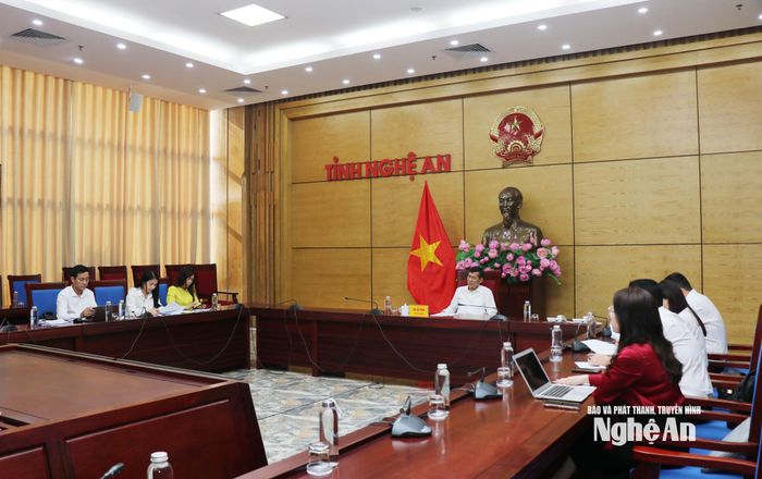 Đồng chí Thái Văn Thành - Ủy viên Ban Chấp hành Đảng bộ tỉnh, Phó Chủ tịch UBND tỉnh chủ trì cuộc họp tại điểm cầu Nghệ An. Ảnh: Nguyễn Nam