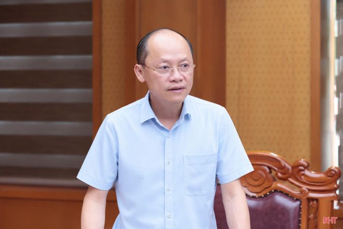 Đồng chí Nguyễn Hồng Lĩnh - Phó Bí thư Thường trực Tỉnh ủy, Chủ tịch HĐND tỉnh đề nghị Đảng ủy UBND tỉnh và các sở, ngành liên quan làm rõ thêm một số nội dung trong đề án.