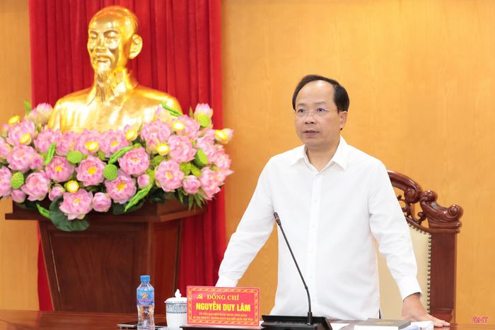 Đồng chí Nguyễn Duy Lâm – Ủy viên Trung ương Đảng, Bí thư Tỉnh ủy, Trưởng đoàn ĐBQH tỉnh phát biểu chỉ đạo tại hội nghị.