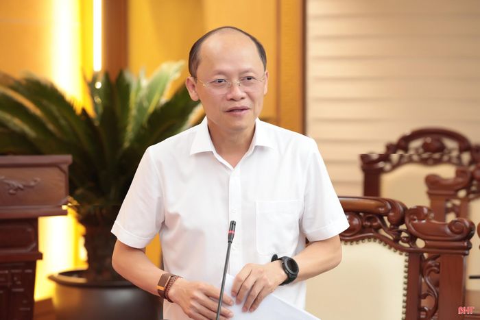 Đồng chí Nguyễn Hồng Lĩnh - Phó Bí thư Thường trực Tỉnh ủy, Chủ tịch HĐND tỉnh tham gia ý kiến tại hội nghị.