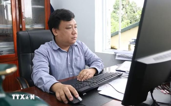 Anh Lê Viết Hoàn, Chánh Văn phòng Đảng ủy phường An Cựu, thành phố Huế. (Ảnh: Văn Dũng/TTXVN)