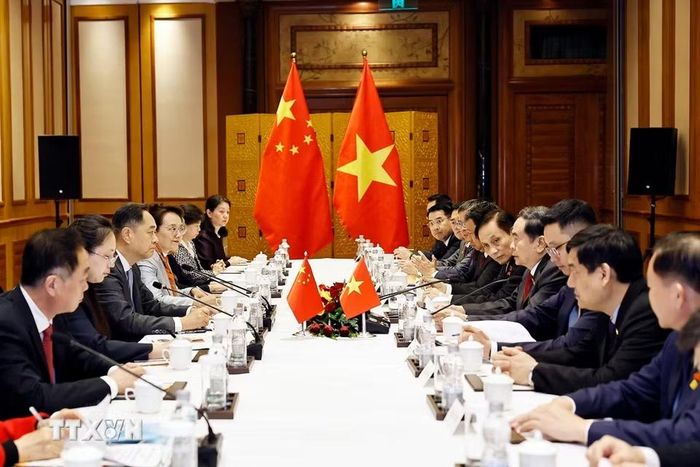 Chủ tịch Quốc hội Trần Thanh Mẫn tiếp các nhân sỹ hữu nghị Trung Quốc. (Ảnh: Doãn Tấn/TTXVN)