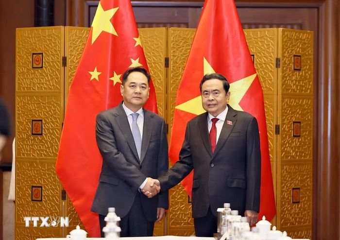 Chủ tịch Quốc hội Trần Thanh Mẫn và Chủ tịch Hội Hữu nghị đối ngoại nhân dân Trung Quốc Dương Vạn Minh. (Ảnh: Doãn Tấn/TTXVN)