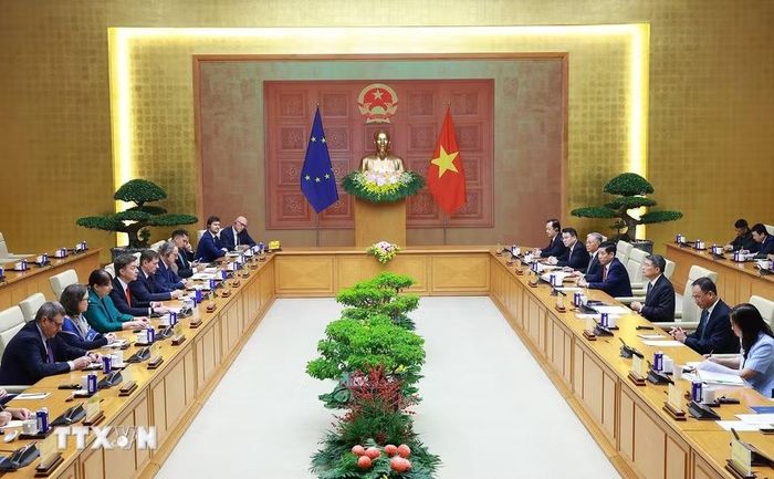 Thủ tướng Lê Minh Hưng tiếp các Đại sứ, đại biện phái đoàn Liên minh châu Âu và các nước thành viên EU tại Việt Nam. (Ảnh: Dương Giang/TTXVN)