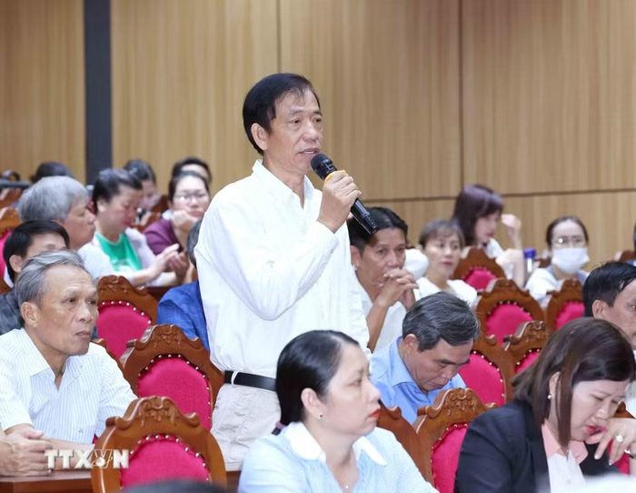 Cử tri Nguyễn Dự Chính, phường Thanh Khê, thành phố Đà Nẵng, đặt câu hỏi. (Ảnh: Phương Hoa/TTXVN)