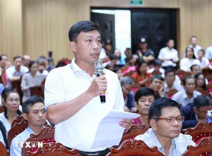 Cử tri Hoàng Công Nghĩa, thành phố Đà Nẵng, đặt câu hỏi. (Ảnh: Phương Hoa/TTXVN)