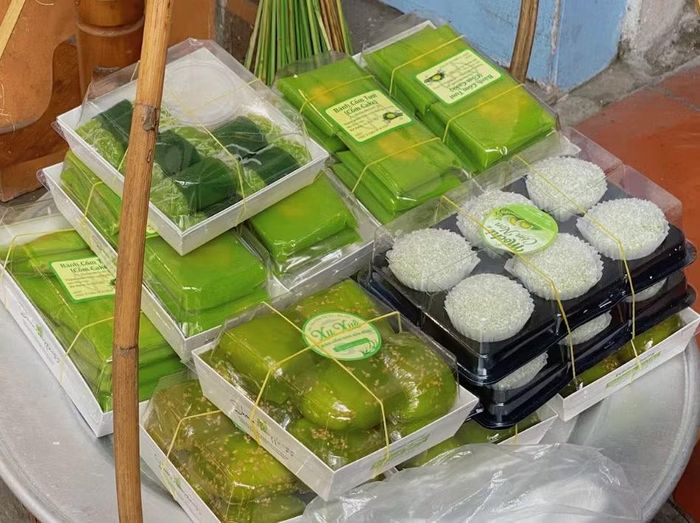 Cốm mộc và các thức quà từ cốm - phong vị không thể thiếu mỗi độ thu về. (Ảnh: Thanh Nga/Vietnam+)
