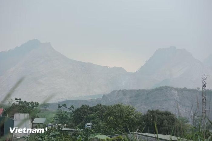  Khai thác, chế biến khoáng sản là một trong các loại hình sản xuất có nguy cơ gây ô nhiễm môi trường cao. (Ảnh: Hoài Nam/Vietnam+) 