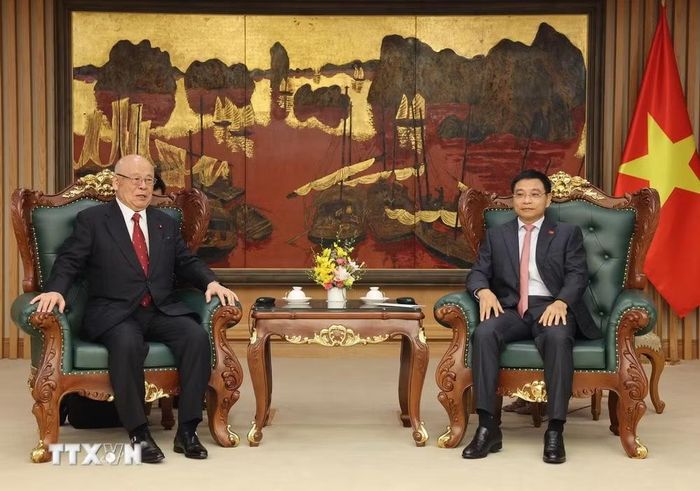 Phó Thủ tướng Nguyễn Văn Thắng tiếp ông Takebe Tsutomu, Cố vấn đặc biệt Liên minh Nghị sỹ hữu nghị Nhật Bản-Việt Nam. (Ảnh: Lâm Khánh/TTXVN)