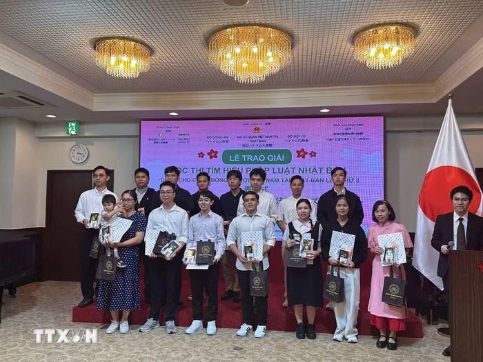 Các thí sinh đạt giải. (Ảnh: Xuân Giao/TTXVN)
