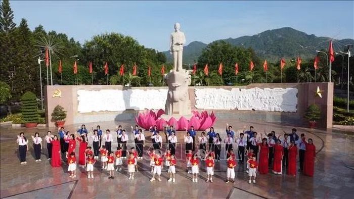 Không gian Tượng đài Chủ tịch Hồ Chí Minh gắn với dấu ấn lịch sử Bác Hồ đến vịnh Cam Ranh ngày 18/10/1946. Ảnh: Đặng Tuấn/TTXVN