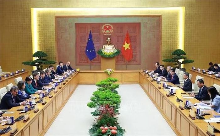 Thủ tướng Lê Minh Hưng tiếp các Đại sứ, đại biện phái đoàn Liên minh châu Âu và các nước thành viên EU tại Việt Nam. Ảnh: Dương Giang/TTXVN