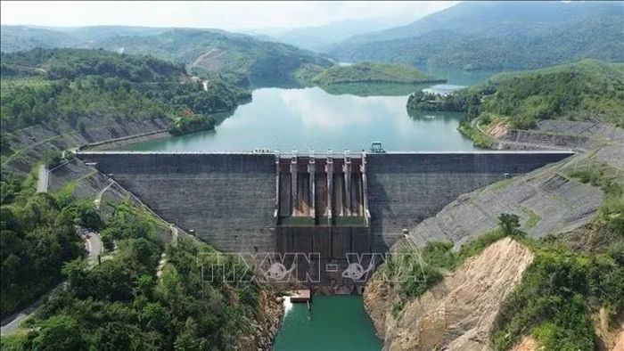 Đập Thủy điện Đồng Nai 4 (nằm trên địa bàn xã Quảng Khê và xã Bảo Lâm 5, tỉnh Lâm Đồng), góp phần tích trữ, điều tiết nguồn nước phục vụ phát điện và bảo đảm dòng chảy hạ du (ảnh tư liệu).
