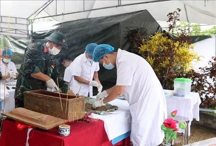 Thời tiết khắc nghiệt với nắng nóng, mưa gió cũng ảnh hưởng không nhỏ đến quá trình lẫy mẫu ADN, dù vậy, với tinh thần trách nhiệm cao, Nghệ An đã hoàn thành việc lấy mẫu tại 28/28 nghĩa trang liệt sĩ.