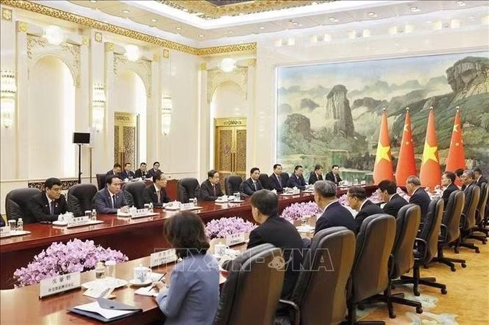 Chủ tịch Quốc hội Trần Thanh Mẫn hội kiến Thủ tướng Trung Quốc Lý Cường. Ảnh: Doãn Tấn/TTXVN
