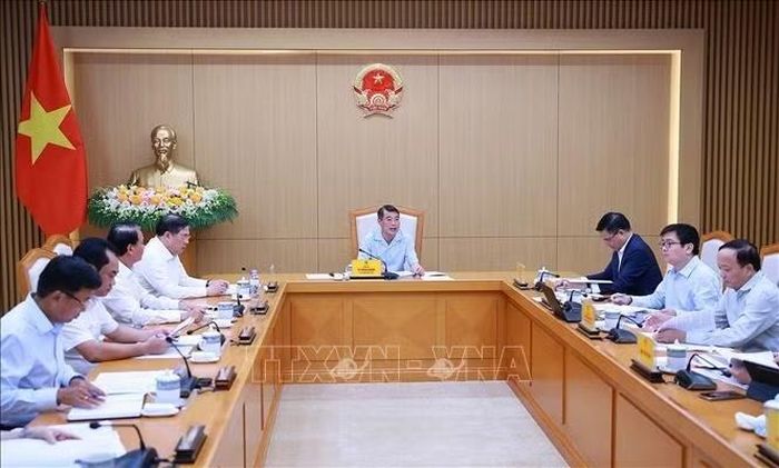 Thủ tướng Lê Minh Hưng chủ trì cuộc họp với lãnh đạo Bộ Công thương và các bộ, ngành liên quan về giải pháp đảm bảo cung ứng điện giai đoạn 2026 - 2030 và định hướng Quy hoạch điện VIII. Ảnh: Dương Giang/TTXVN