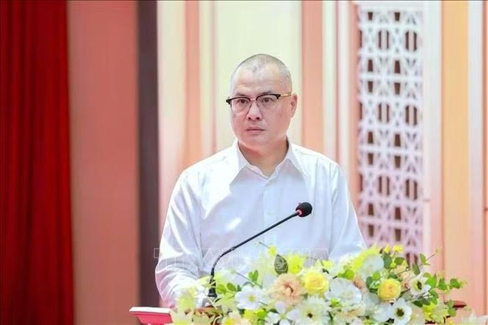 Ông Phạm Đại Dương, Bí thư Tỉnh ủy, Trưởng Đoàn đại biểu Quốc hội tỉnh Phú Thọ phát biểu tại Hội nghị tiếp xúc cử tri.
