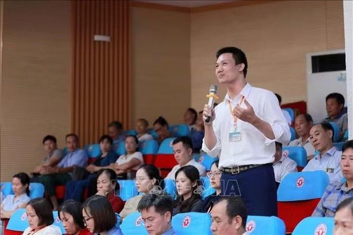 Cử tri nêu ý kiến tại Hội nghị.
