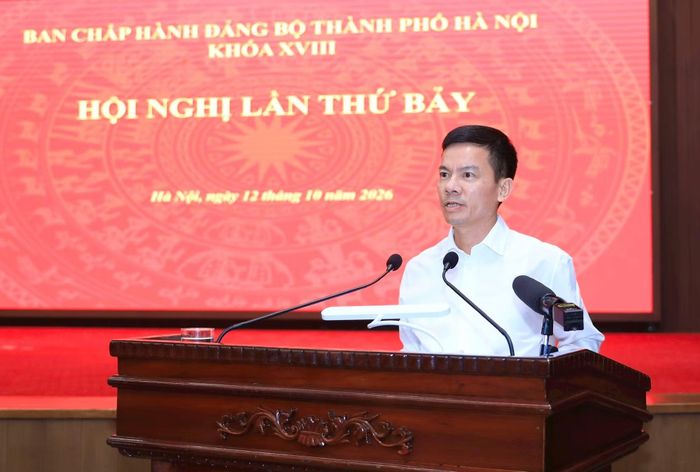 Phó Chủ tịch UBND TP Hà Nội Bùi Duy Cường trình bày bao cáo tại Hội nghị.