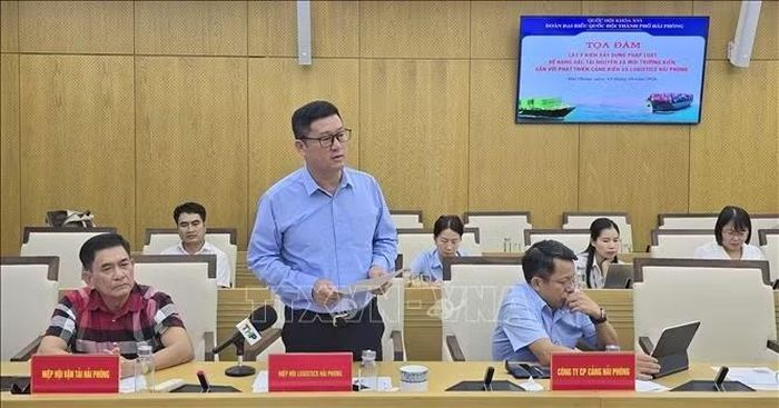 Lãnh đạo Hiệp hội Logistics Hải Phòng phát biểu.
