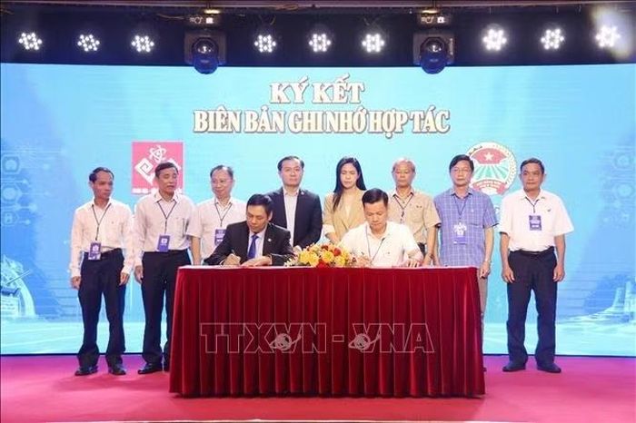 Sở Khoa học và Công nghệ tỉnh Đắk Lắk ký kết Biên bản ghi nhớ hợp tác với các viện, trường và tổ chức đoàn thể.