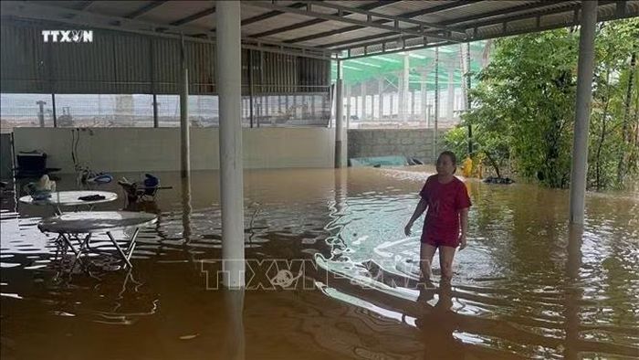 Ngập lụt gây đảo lộn đời sống của người dân thôn Phú Sơn.