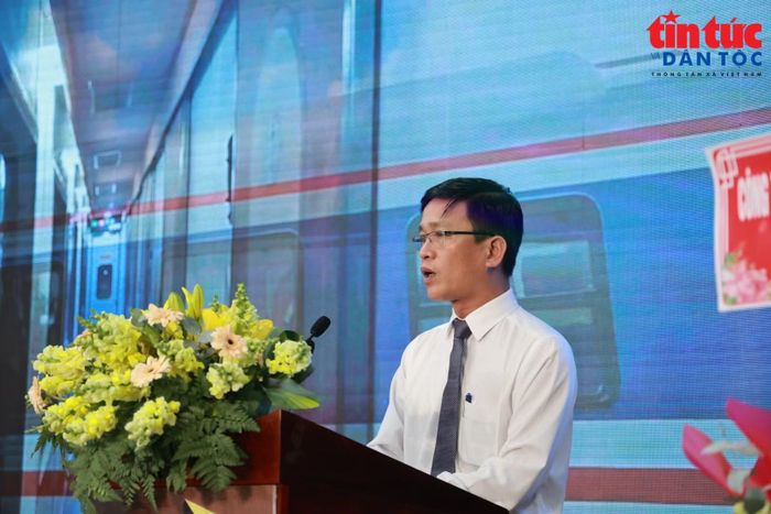 Ông Lê Văn Chiến, Phó Tổng Giám đốc Công ty Cổ phần Vận tải đường sắt phát biểu.