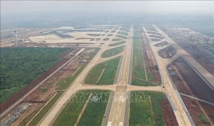 Đường cất hạ cánh thứ nhất và thứ hai sân bay Long Thành.