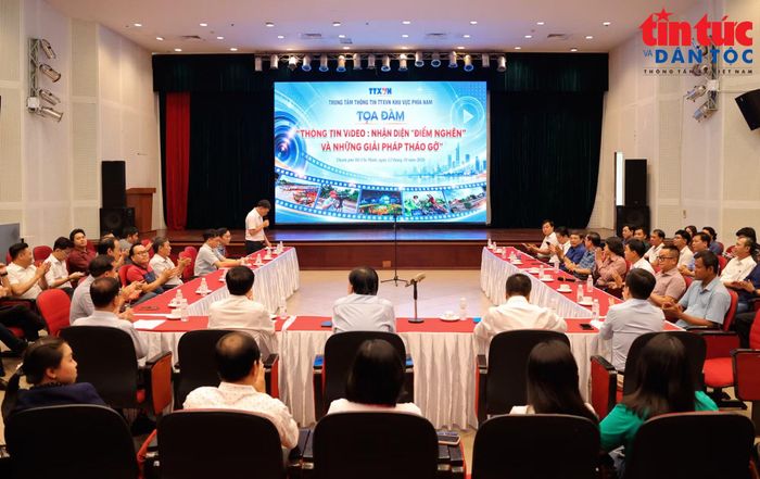 Quang cảnh buổi Tọa đàm.