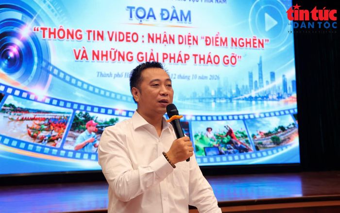 Phó Giám đốc Trung tâm Nội dung số và Truyền thông Nguyễn Quang Vũ chia sẻ cách thức đặt tít, sapo để tăng lượt tương tác cho video.