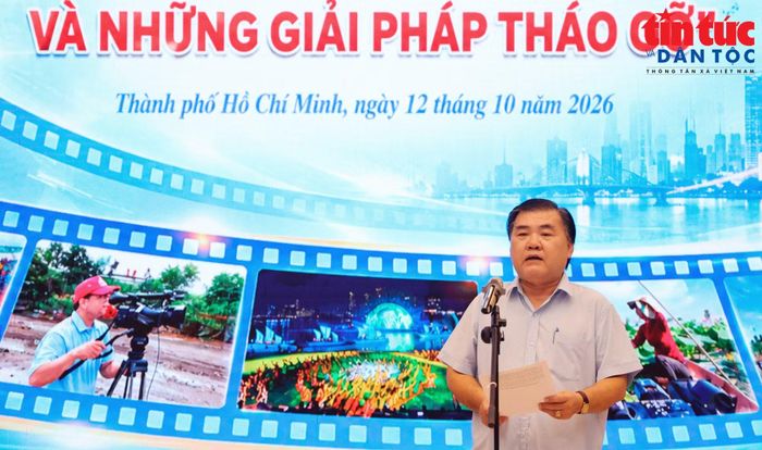 Ông Nguyễn Quốc Tuấn, Giám đốc Trung tâm Thông tin TTXVN khu vực phía Nam, phát biểu tại Toạ đàm.