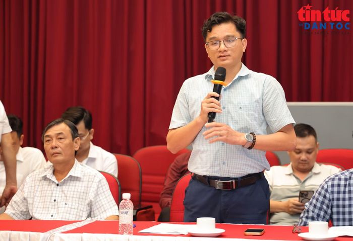 Ông Hoàng Anh Tuấn, Trưởng cơ quan thường trú TTXVN tại TP Hồ Chí Minh, chia sẻ kinh nghiệm làm video tại Tọa đàm.