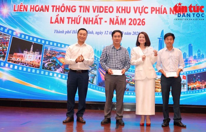 Dịp này, Trung tâm Nội dung số và Truyền thông (Thông tấn xã Việt Nam) cũng trao các phần thưởng nhằm ghi nhận, động viên những cơ quan thường trú thực hiện tốt công tác thông tin video trong 9 tháng năm 2026.