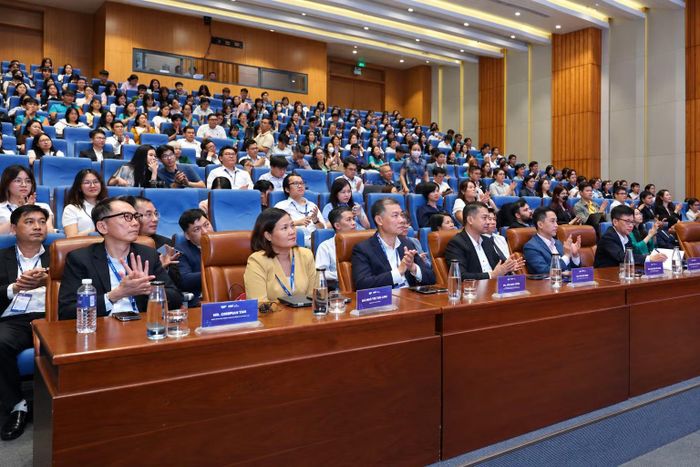 Hội nghị thu hút hơn 200 đại biểu tham dự.