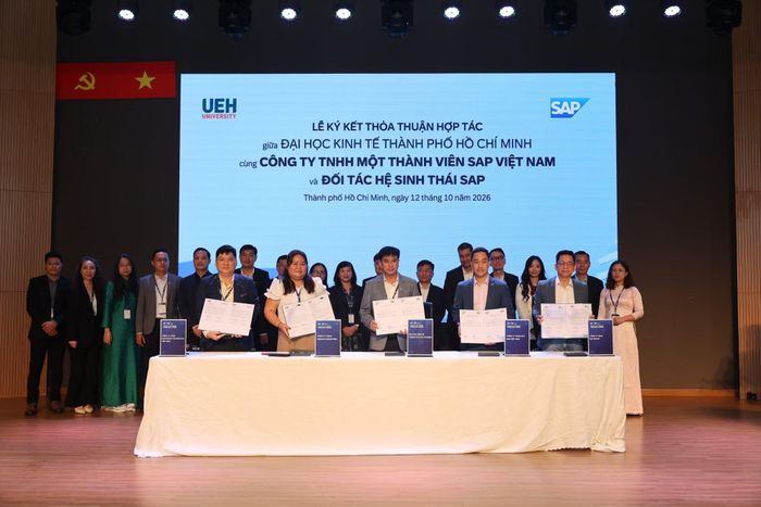 Trong khuôn khổ Hội nghị, UEH kết thỏa thuận hợp tác với SAP, đồng thời ký kết MOU với 3 doanh nghiệp.