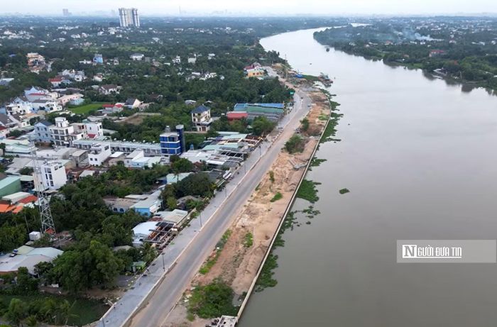Trên 100 hộ gia đình, cá nhân và tổ chức có đất ven sông Sài Gòn bị ảnh hưởng khi làm dự án đường ven sông Sài Gòn đoạn qua phường Thuận An. Hiện UBND phường Thuận An đang phối hợp với các đơn vị tiếp xúc với người dân, đẩy mạnh công tác tuyên truyền, đo đạc, lập phương án bồi thường, hỗ trợ và tái định cư để bàn giao mặt bằng sạch cho dự án.